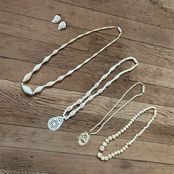 Vintage 1960s Bone Necklaces and Clip Earring Bundle - Picture 3 of 9